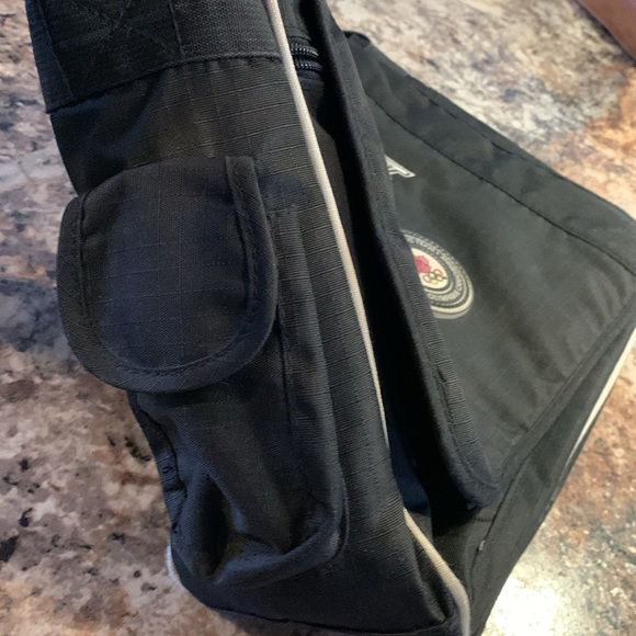 Messenger Roots bag with cross body shoulder strap - Picture 4 of 11